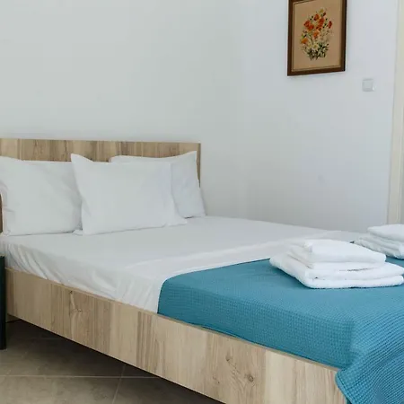 Mary - Ground Floor With Garden Holiday home Nea Kallikrateia