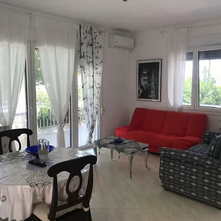 Mary - Ground Floor With Garden Holiday home Nea Kallikrateia