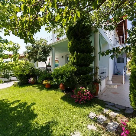Mary - Ground Floor With Garden Дом отдыха Nea Kallikrateia