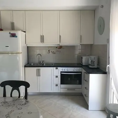 Дом отдыха Mary - Ground Floor With Garden Nea Kallikrateia