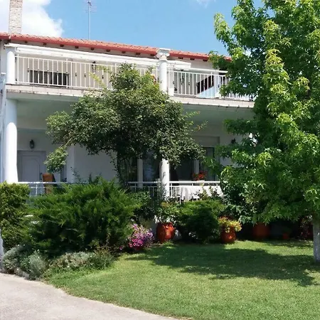 Mary - Ground Floor With Garden Nea Kallikrateia
